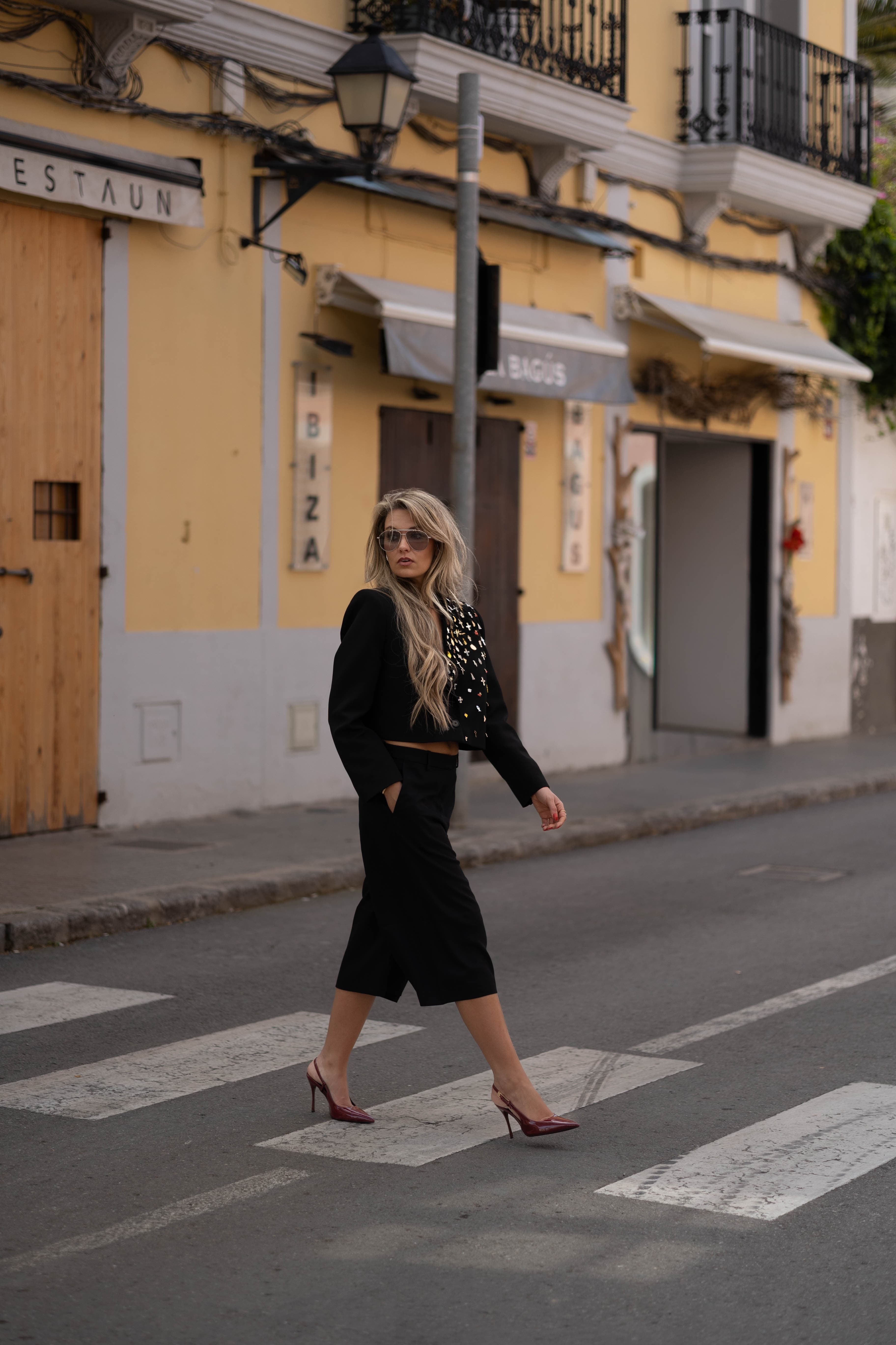 THE SIGNATURE BLAZER — EXCLUSIVE EDIT CROPPED BLACK