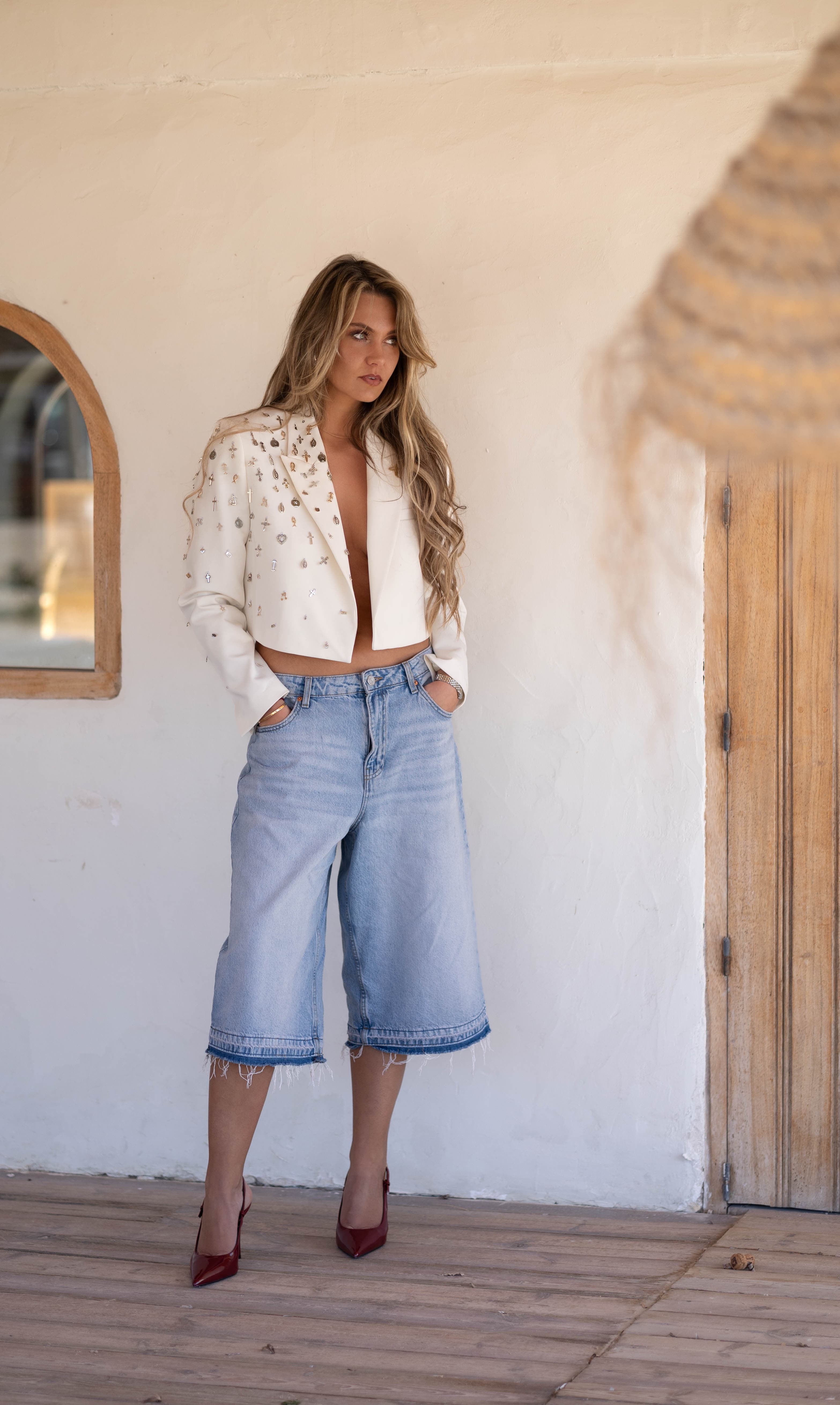 THE SIGNATURE BLAZER — EXCLUSIVE EDIT CROPPED WHITE