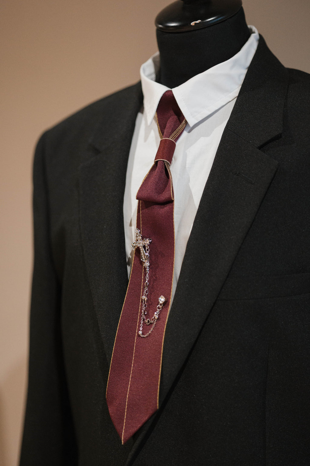 BURGUNDY CROSS TIE